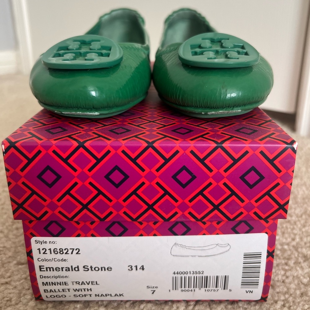 Very Good condition Tory Burch Minnie Travel Ballet flats patent green leather